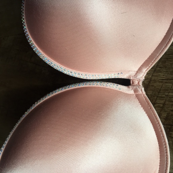 34D bra - Picture 2 of 4